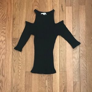 A’GACI ribbed cold shoulder top in black